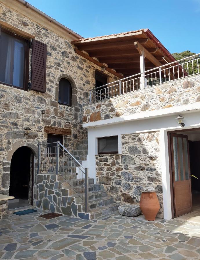 Grandma Agatha & Virginia'S Stonehouse Apartment Kefalion ภายนอก รูปภาพ