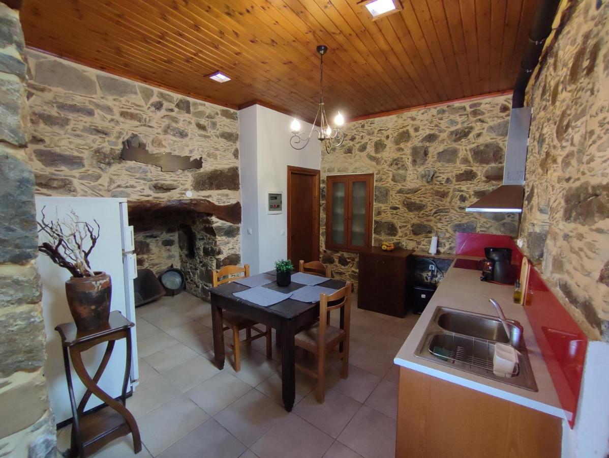 Grandma Agatha & Virginia'S Stonehouse Apartment Kefalion ภายนอก รูปภาพ