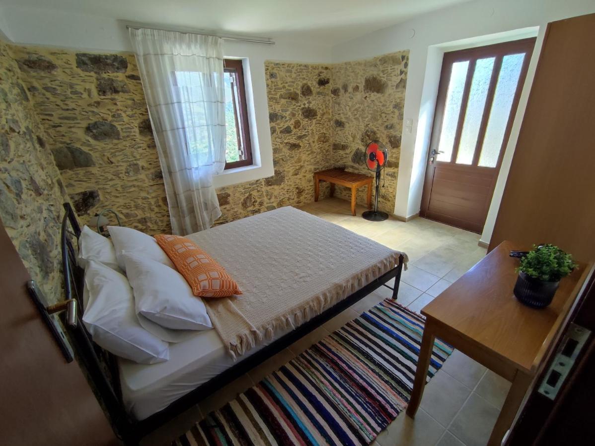 Grandma Agatha & Virginia'S Stonehouse Apartment Kefalion ภายนอก รูปภาพ