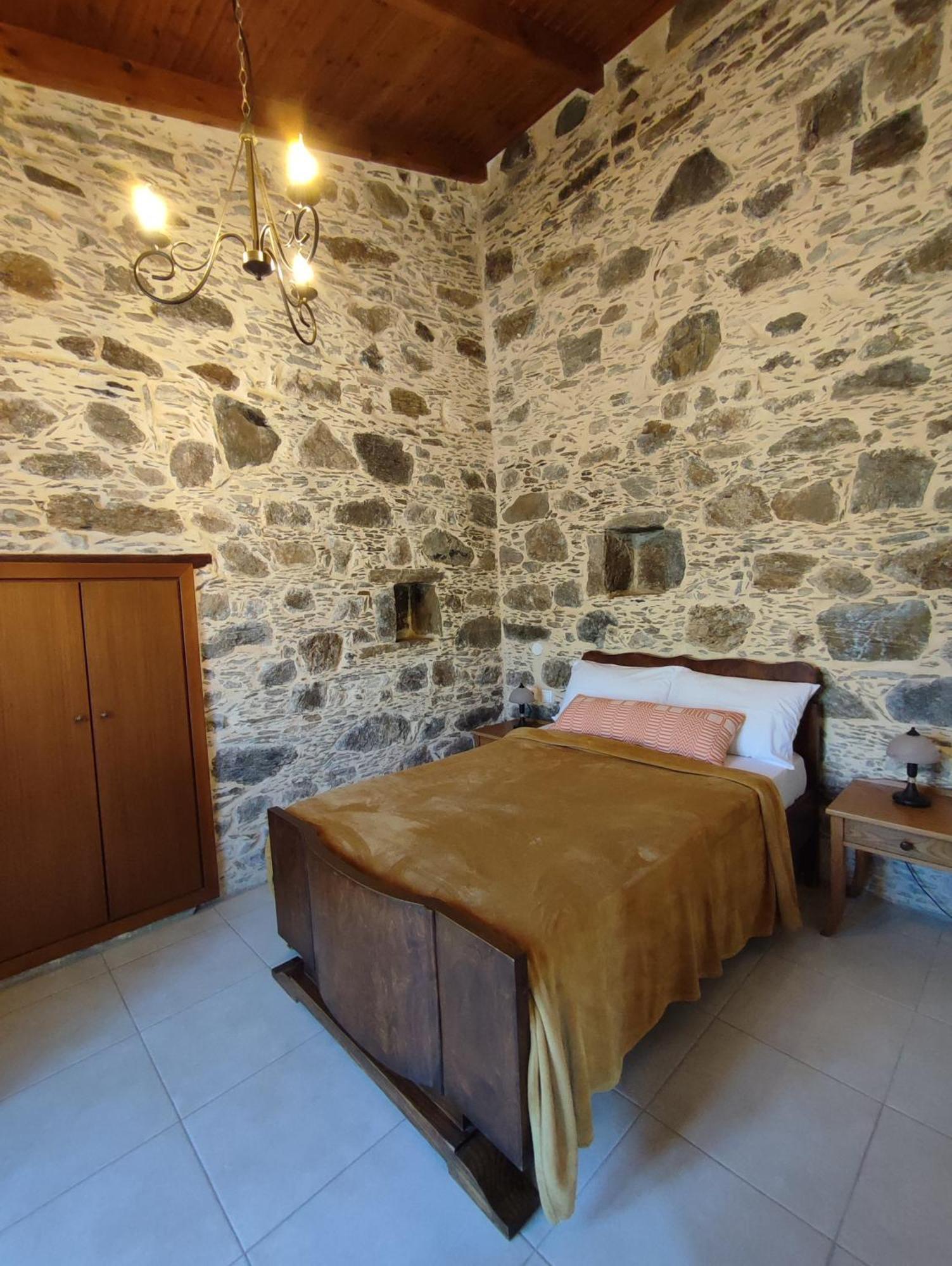 Grandma Agatha & Virginia'S Stonehouse Apartment Kefalion ห้อง รูปภาพ