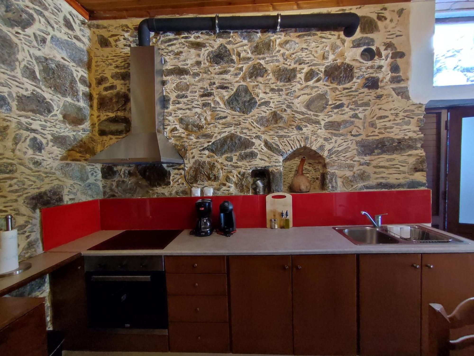 Grandma Agatha & Virginia'S Stonehouse Apartment Kefalion ห้อง รูปภาพ